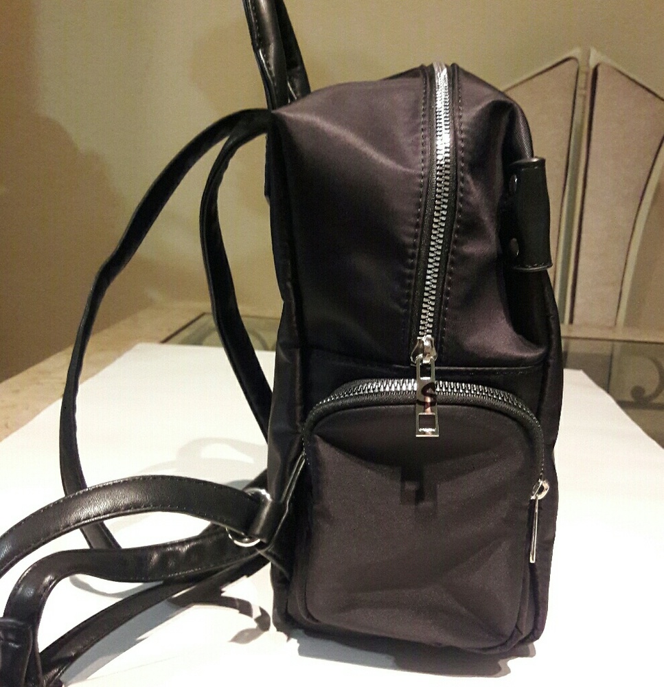 Square Backpack - Picture 2 of 6